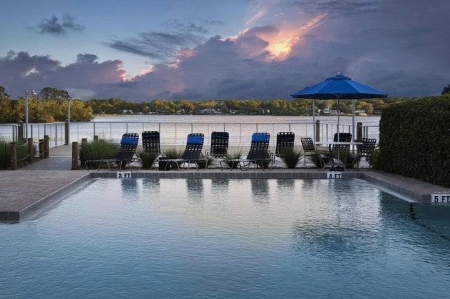 Lakeshore At Altamonte Springs apartments — community photo - Lakeshore At Altamonte Springs