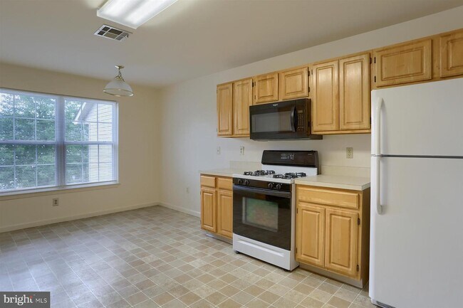 Building Photo - 122 Cardinal Ln