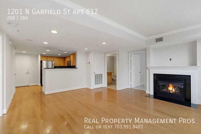 Building Photo - *COMING SOON* Beautiful Clarendon Condo in...