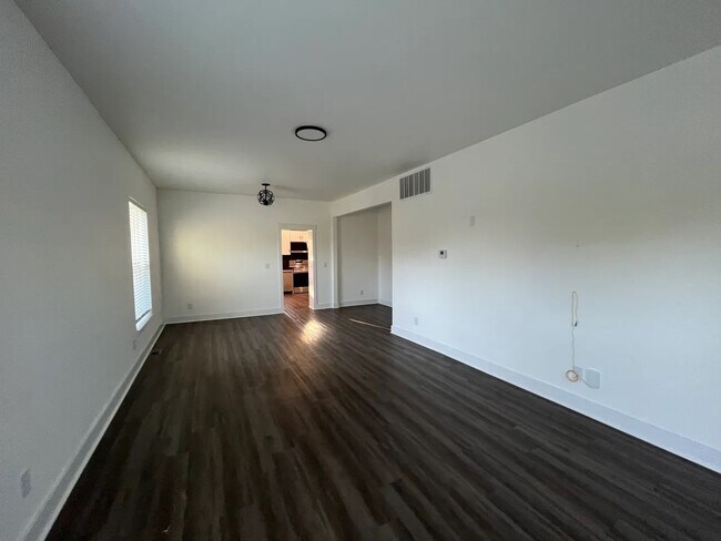 Foto del edificio - 326 S Oakdale Ave