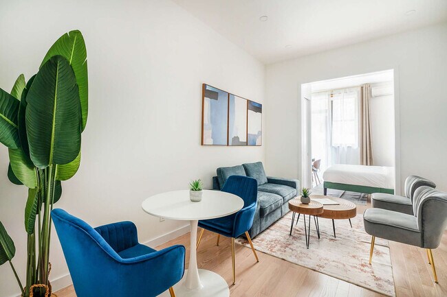 Foto del edificio - 319 E 14th St