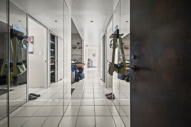 Building Photo - 240 Makee Rd