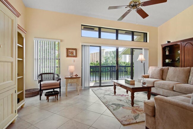 Building Photo - 1902 Fairway Dr S