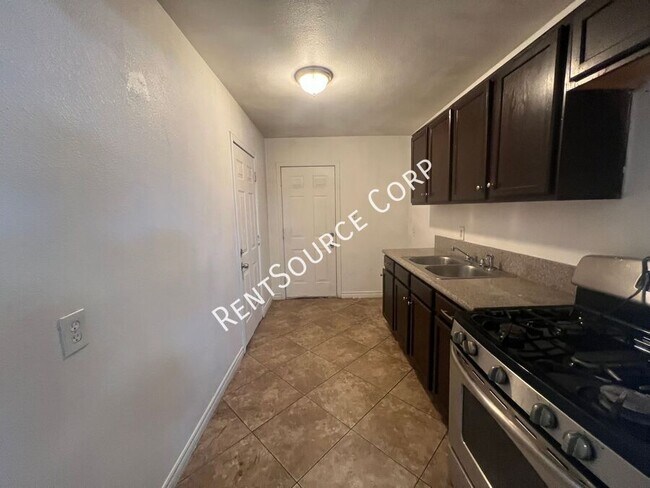 Foto del edificio - 411 South First Avenue-Unit B