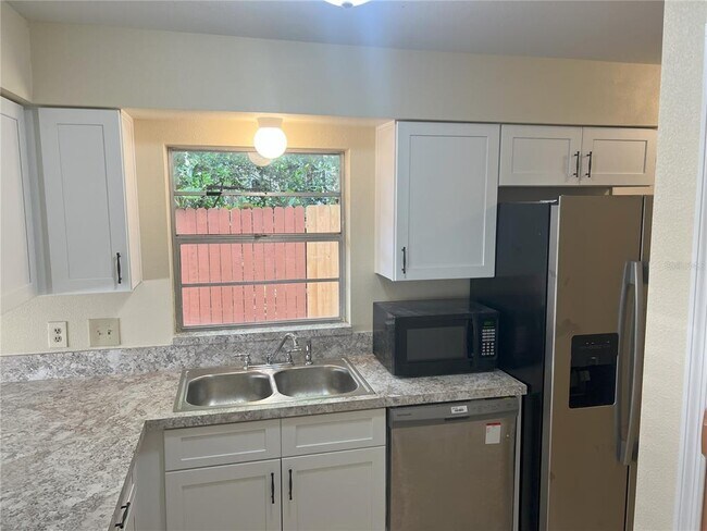 Building Photo - 953 Monroe Ct