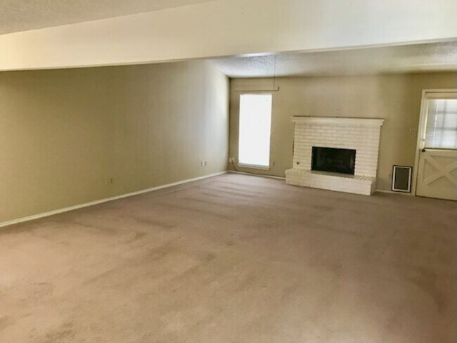 Foto del edificio - Garden home excellent condition