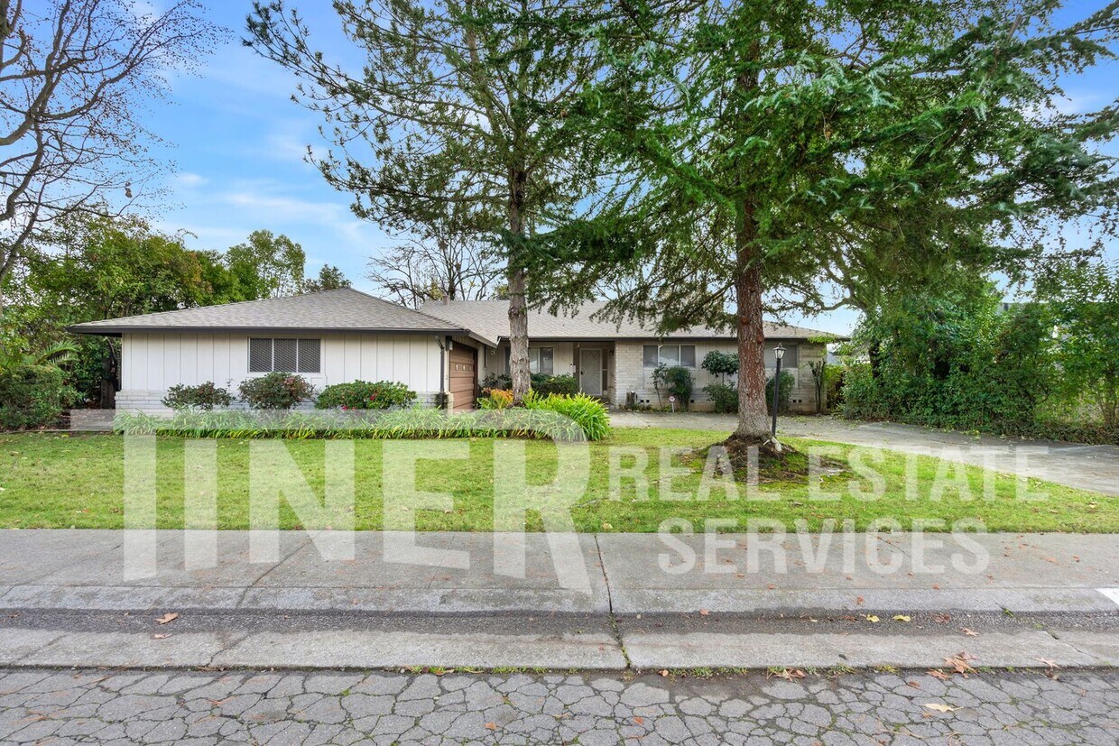 Primary Photo - Timeless Home in Beautiful Walnut Grove Es...