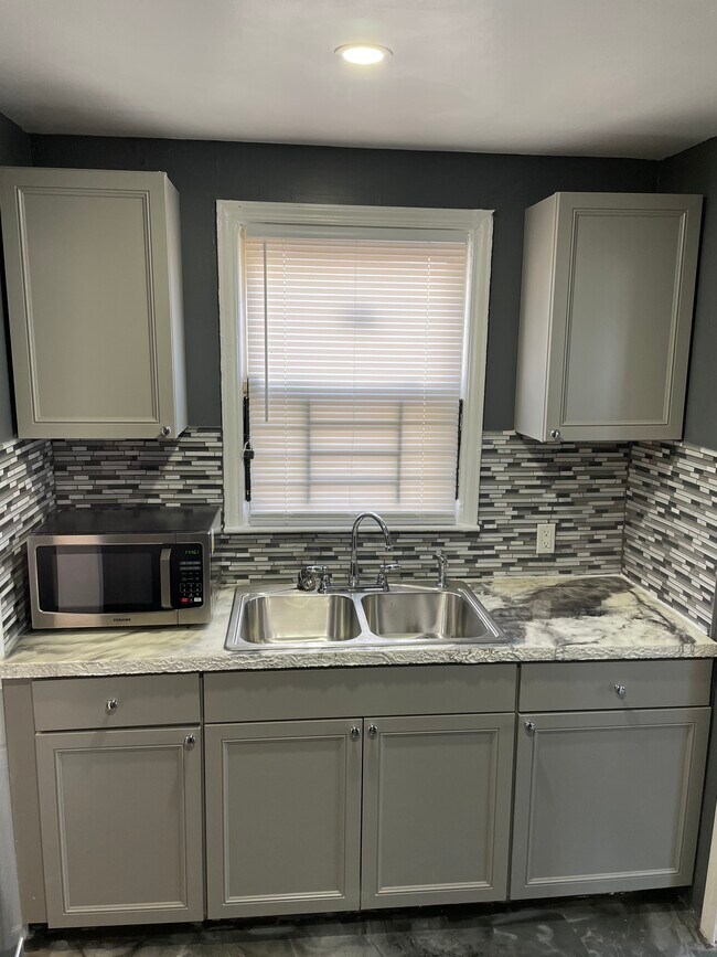 Foto del edificio - 16271 Lilac St