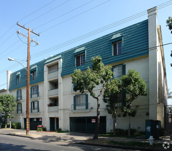 Building Photo - Ross Manor