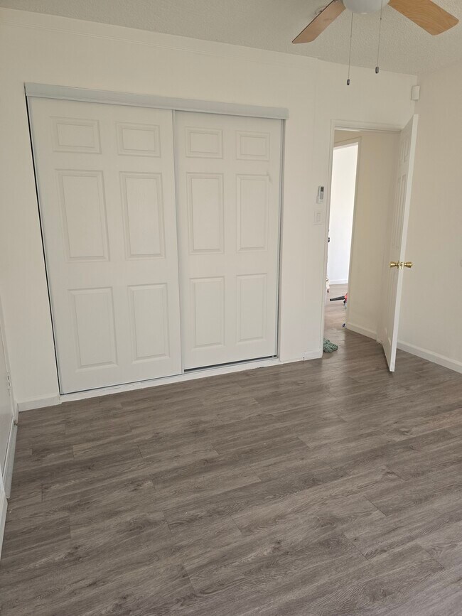 Dormitorio 1 - 10210 S Main St