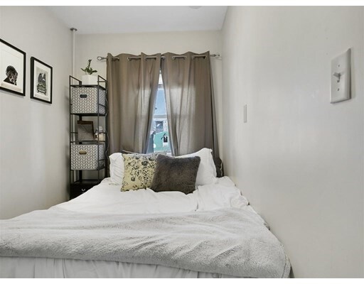 Foto del edificio - 649 E 7th St