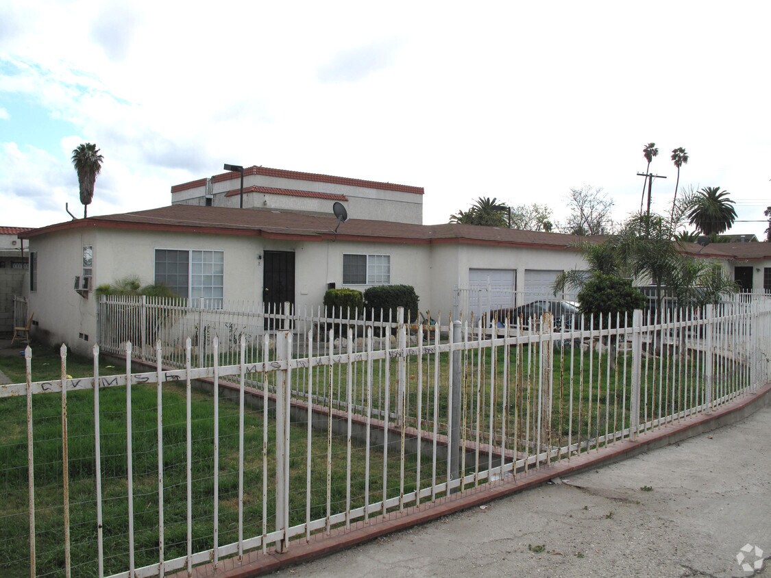Foto del edificio - 620-624 Alondra Blvd