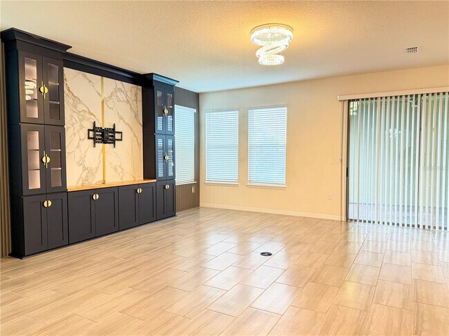 Foto del edificio - 16128 Mangrove Rd