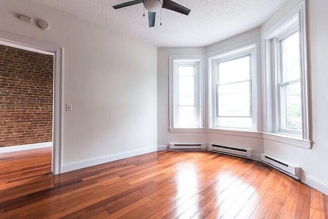 Foto del edificio - 320 Warren St