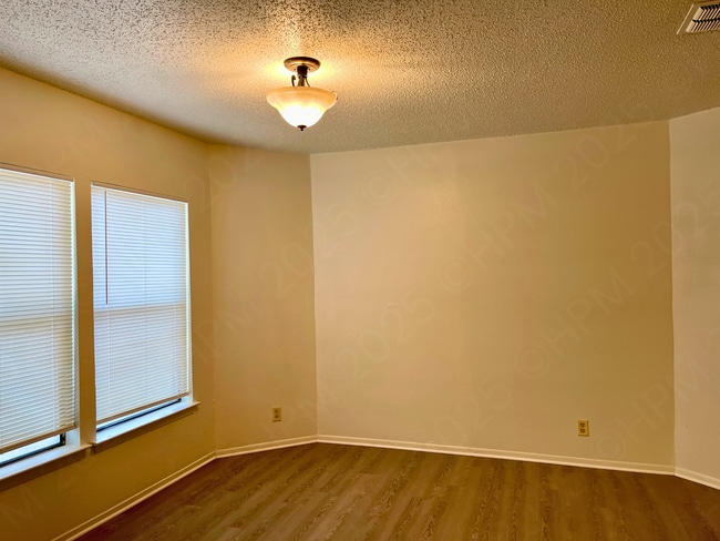 Building Photo - 7315 Ridge Beach Dr