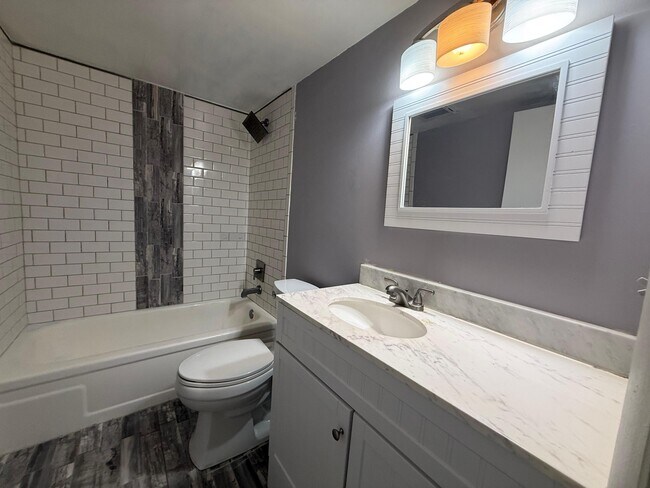 Foto del edificio - 2141 Woolbright Rd