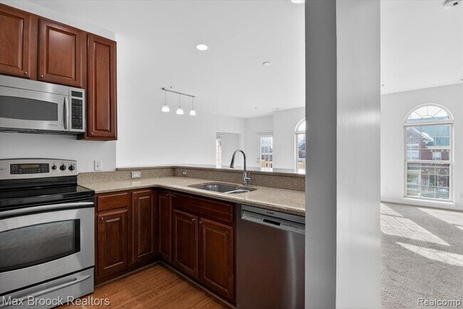 Foto del edificio - 3255 Camden Dr