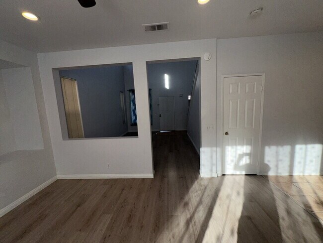 Foto del edificio - Charming 3 Bed, 3 Bath Home in Corona