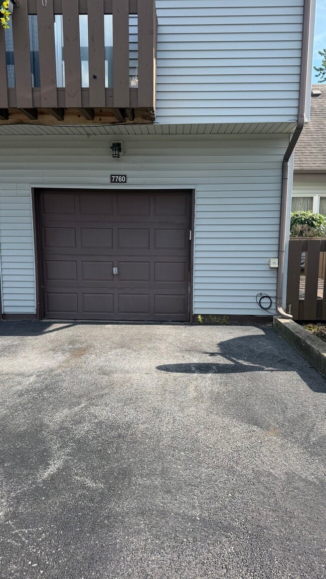 Building Photo - 7760 W Almond Ct