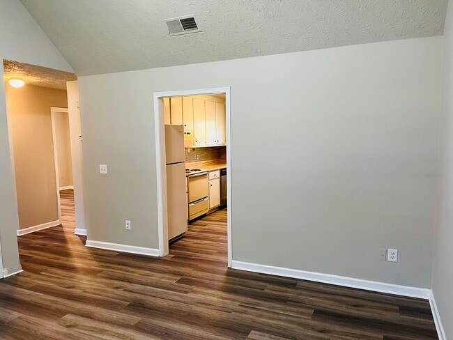 Building Photo - 10 Fredda Ln
