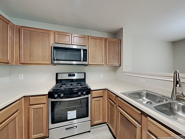 Foto del edificio - 2910 Candleside Dr