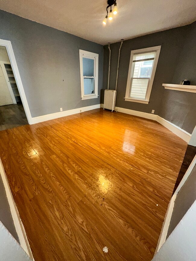 Building Photo - 28 Brainard St