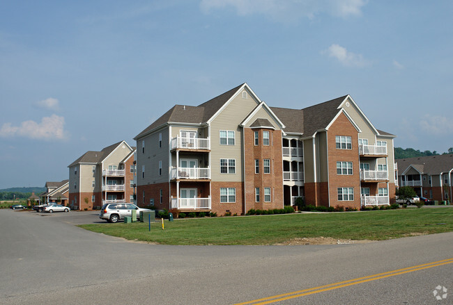 Waterford Village Apartaments - Waterford Village Apartments