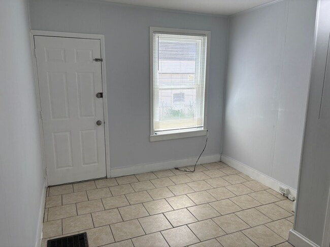 Building Photo - 2 Bed - West Chester Borough