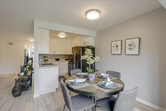 Foto del edificio - Remodeled unit with views