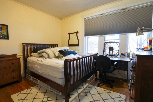 Building Photo - 54 Egmont St