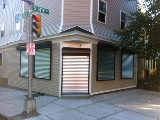 Building Photo - 834 S 14th St