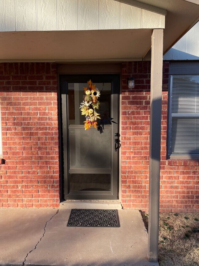 Foto del edificio - 8210 Vernon Ave