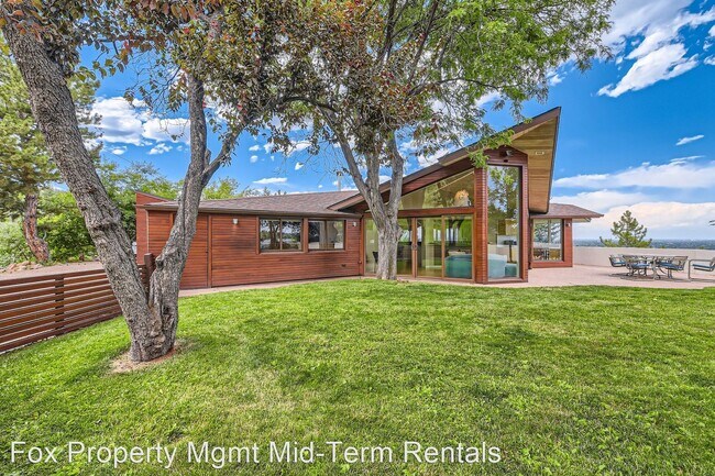 Building Photo - 4 br, 3.5 bath House - 450 College Ave