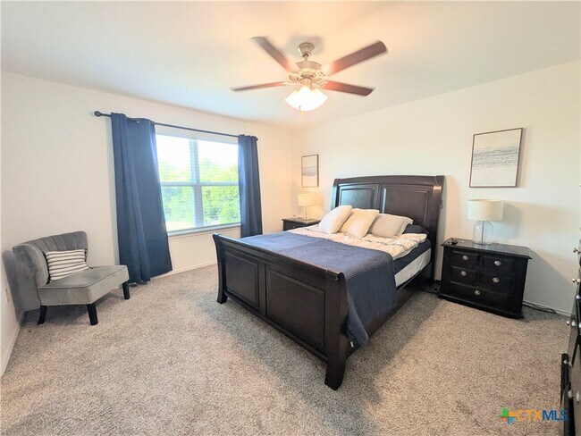 Foto del edificio - 118 Canopy Oak Rd