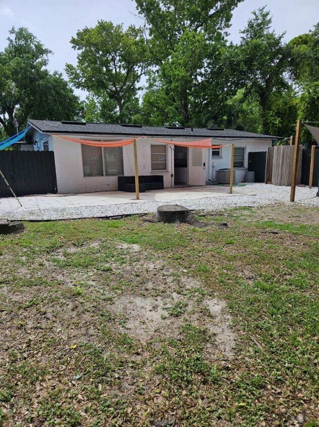 Foto principal - 3 bedroom 2 bath home