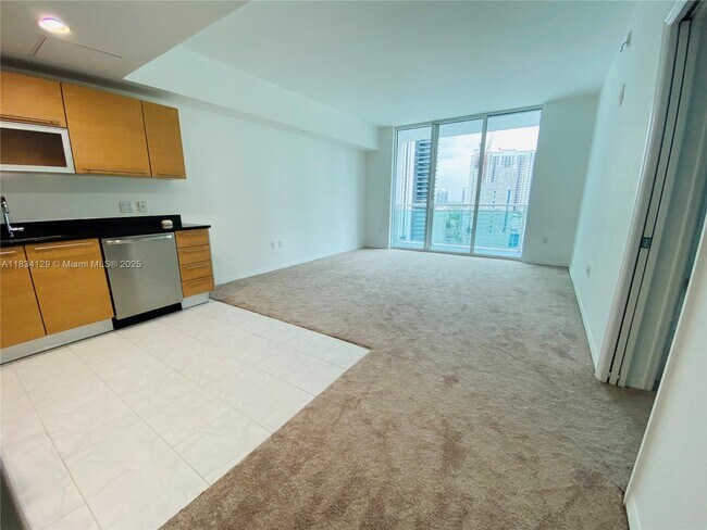 Building Photo - 951 Brickell Ave