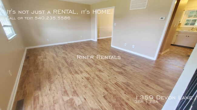 Foto del edificio - 1359 Devon Ln