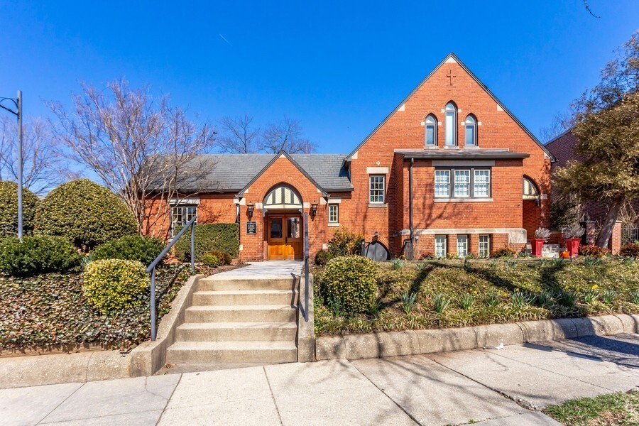 Primary Photo - Elegant Lincoln Park Condo!