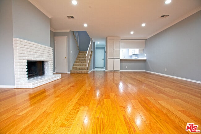 Foto del edificio - 4365 McLaughlin Ave