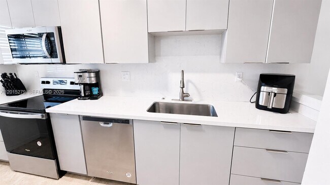 Foto del edificio - 5339 Treetops Dr