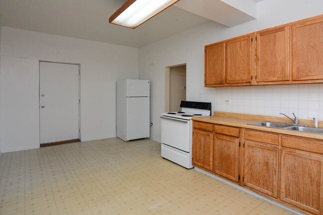 Building Photo - 3145 W Medill Ave