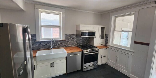 Foto del edificio - 5328 Bancroft Ave
