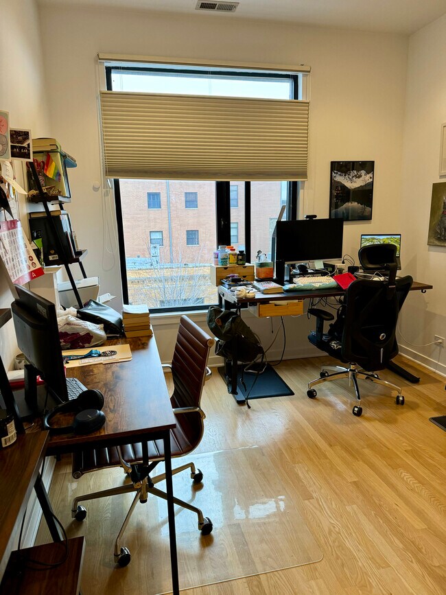 Foto del edificio - 4003 N Wolcott Ave