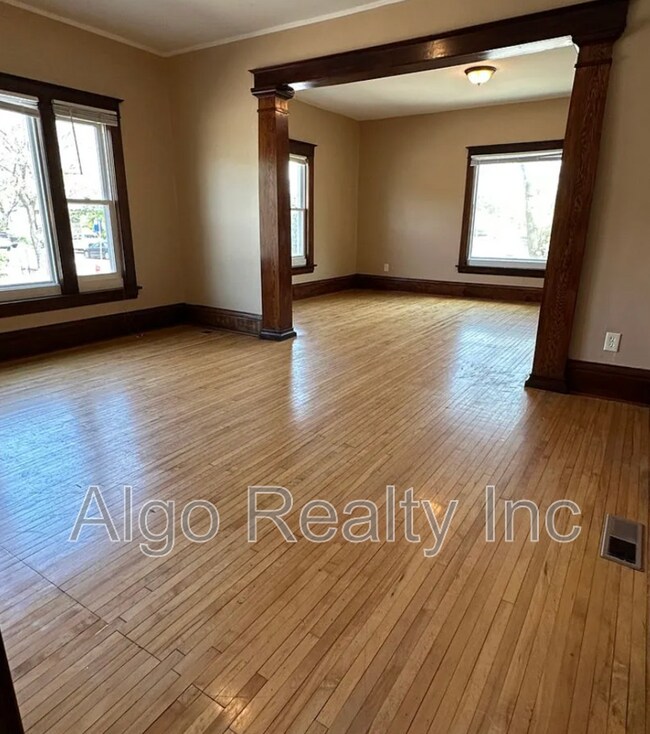 Foto del edificio - 3200 Bloomington Ave