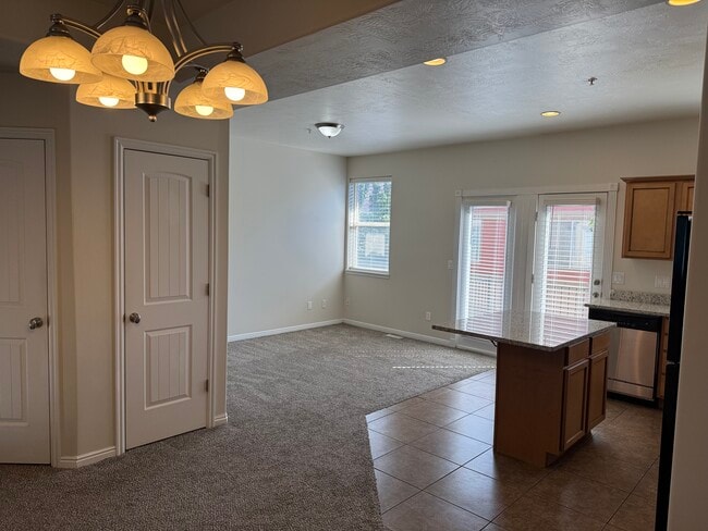 Building Photo - 908 N Shepard Creek Pky