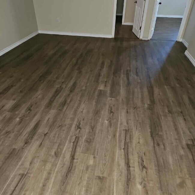 Photo du bâtiment - 2-Bed Basement Suite in Timmins | $1649 ALL-INCLUSIVE | Private Laundry