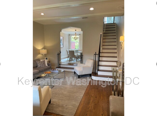 Foto del edificio - 242 Emerson St NW