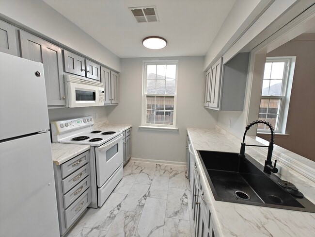 Kitchen - 408 14th St
