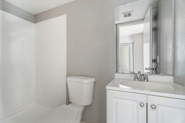 Photo - 2814 E Marconi Ave Apartment