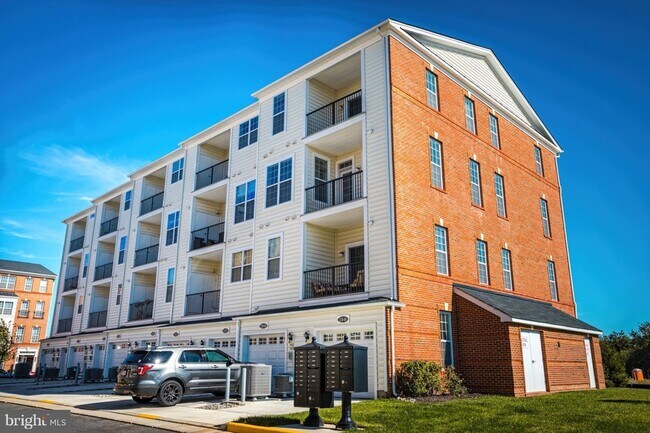 Building Photo - 23646 Hopewell Manor Terrace